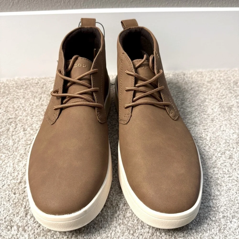 NWB IZOD men’s Palmer Chukka shoes brown/ cream size 9